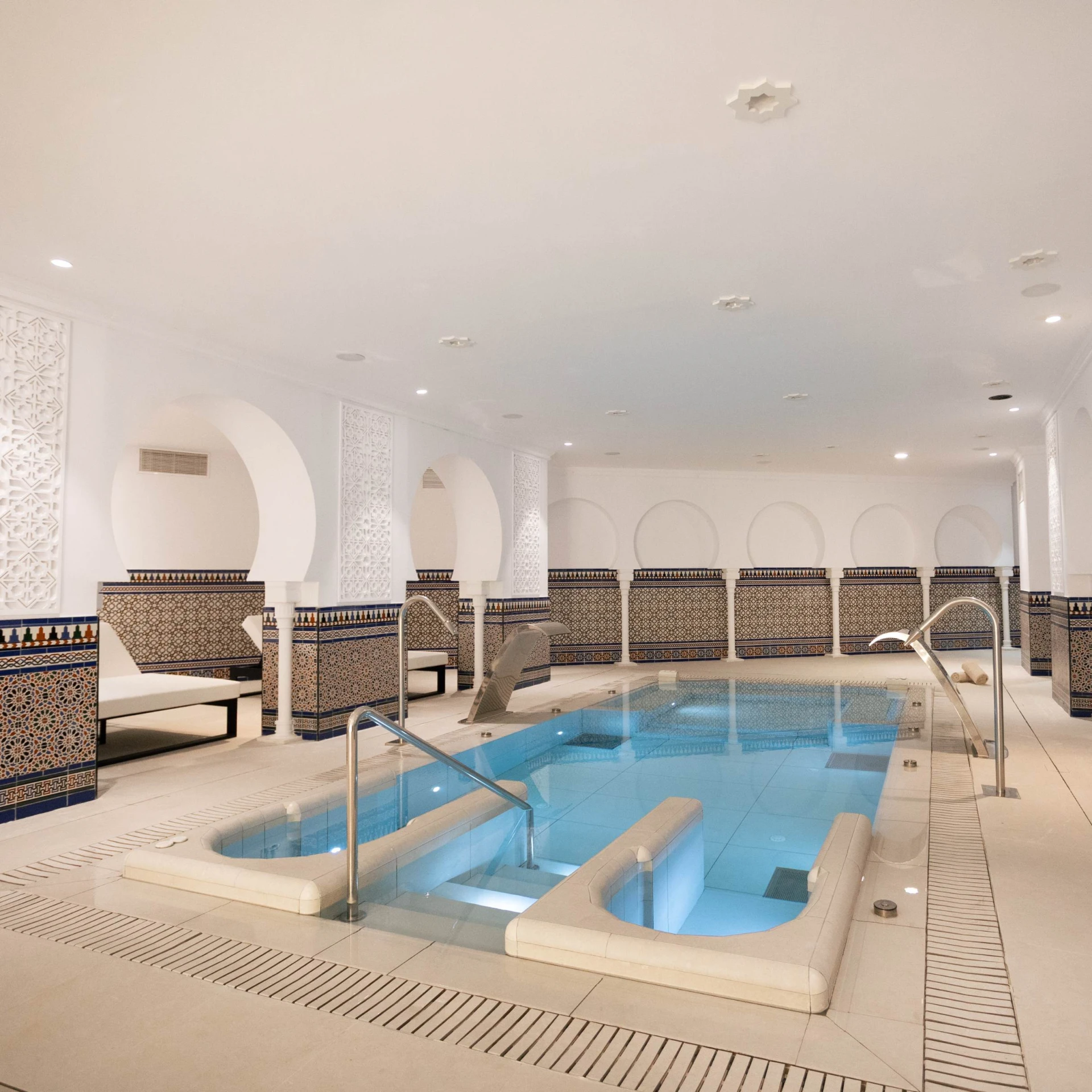 Disfruta de experiencias únicas en Villa España Hotel