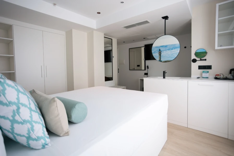 Adéntrate en nuestras habitaciones antes de llegar