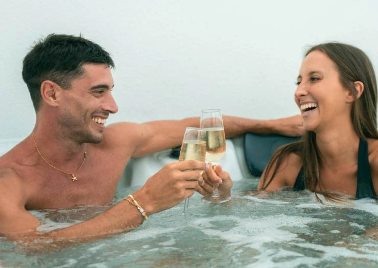 Gallery Jacuzi Yatch Club