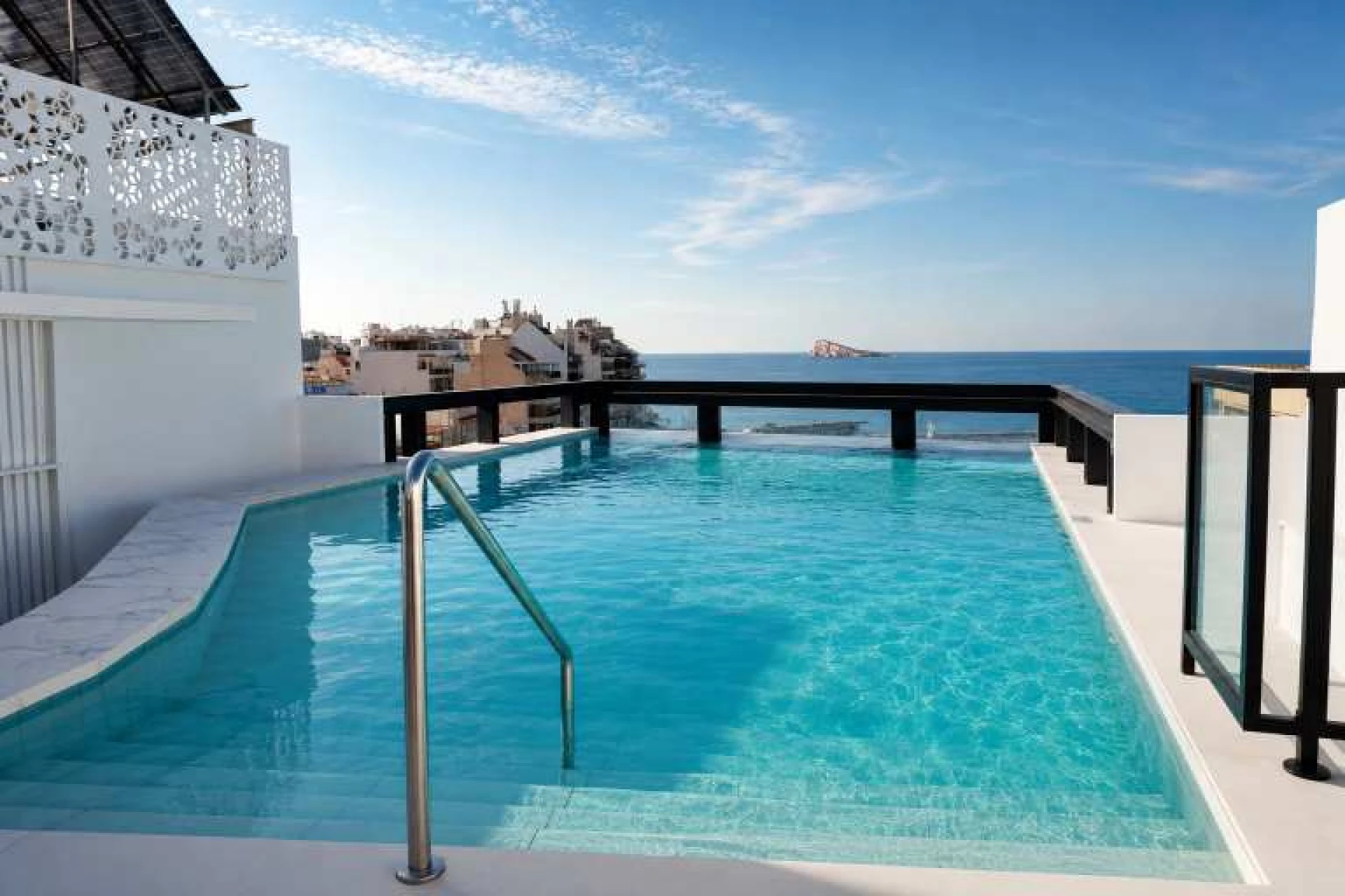 Banús Suspended Pool